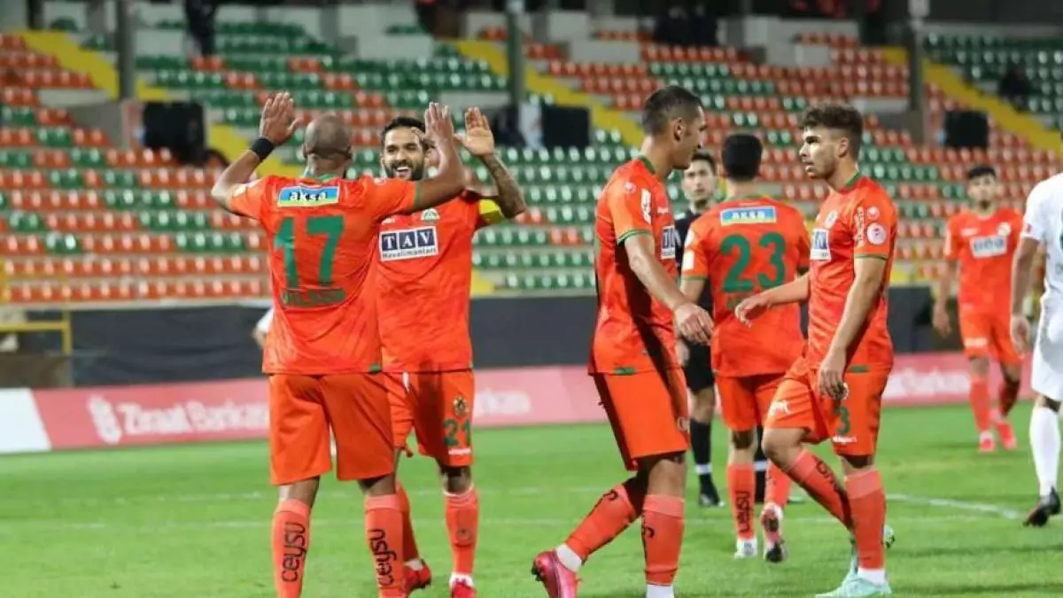 Түркияда футбол клубтарының 32 лауазымды тұлғасы ұсталды