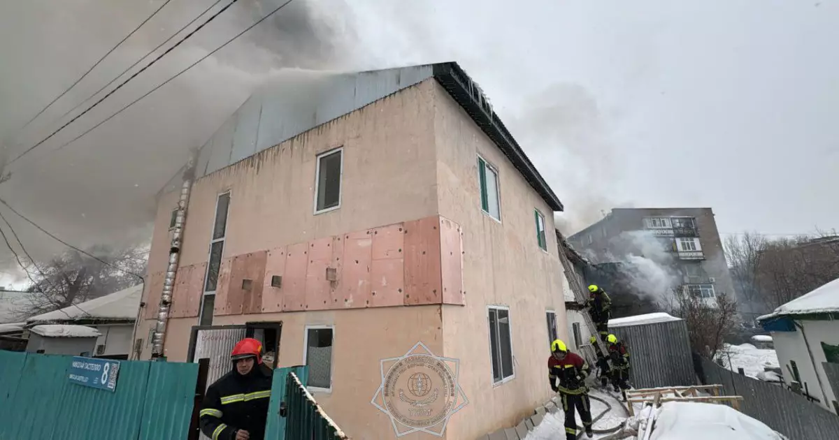   Астанада екі қабатты үйден өрт шықты   