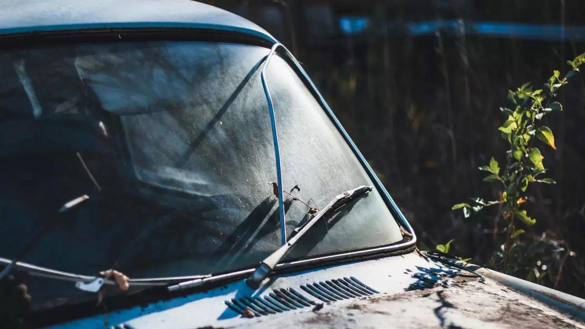 Кабину смяло ударом: в Алматинской области грузовик протаранил жилой дом