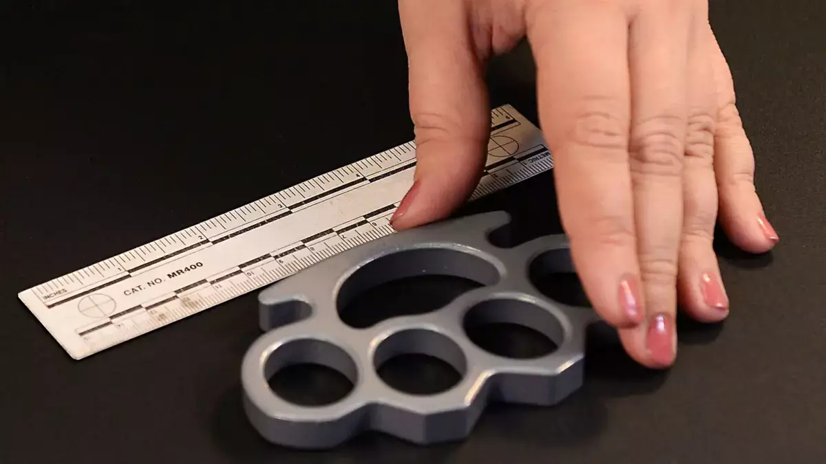 В аэропорту Актау у жительницы Атырау изъяли кастет - новости на Lada.kz 21.02.2026