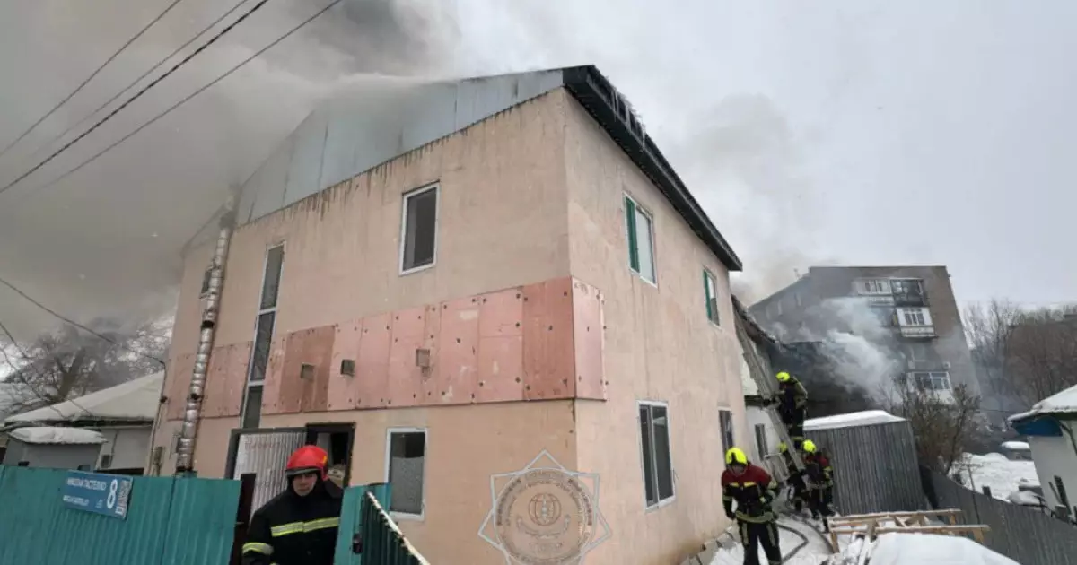  Астанада екі қабатты үйден өрт шықты 