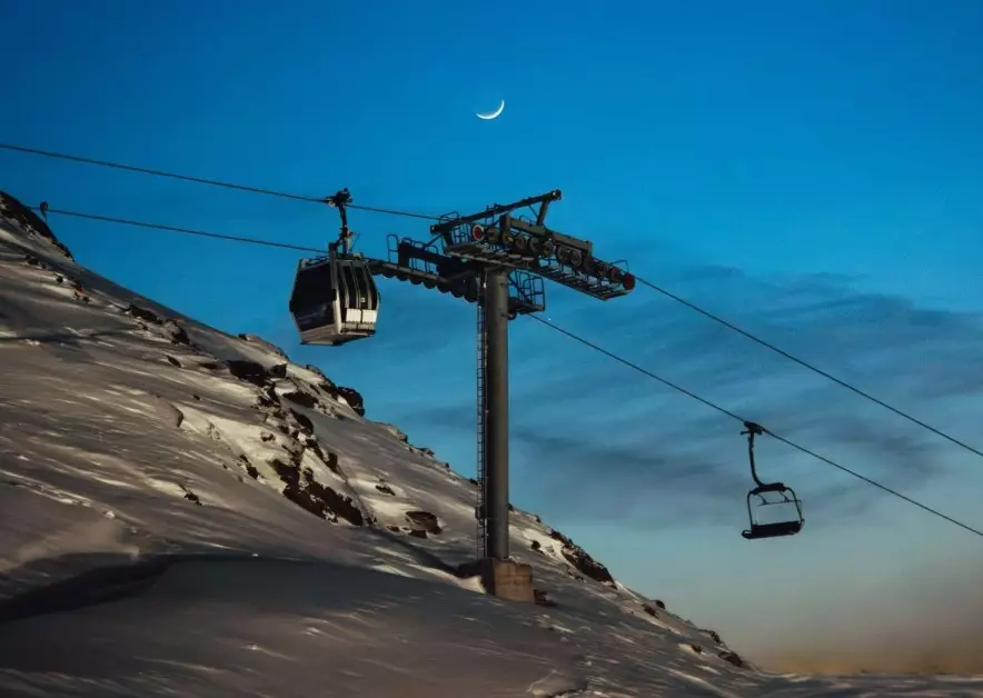 Непогода в горах Алматы: как буря повлияла на работу курорта 