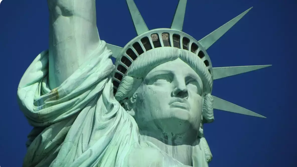 Трамп әлемдік импорттық тарифтерді 15 пайызға дейін көтерді