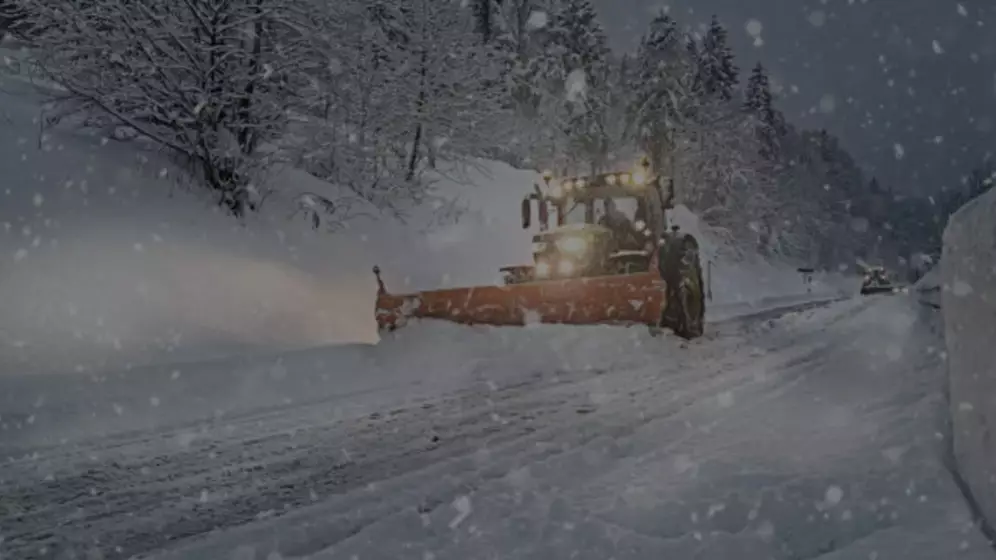 Қар тазалау жұмысы: ШҚО-да арнайы техника жүргізушісі қаза тапты