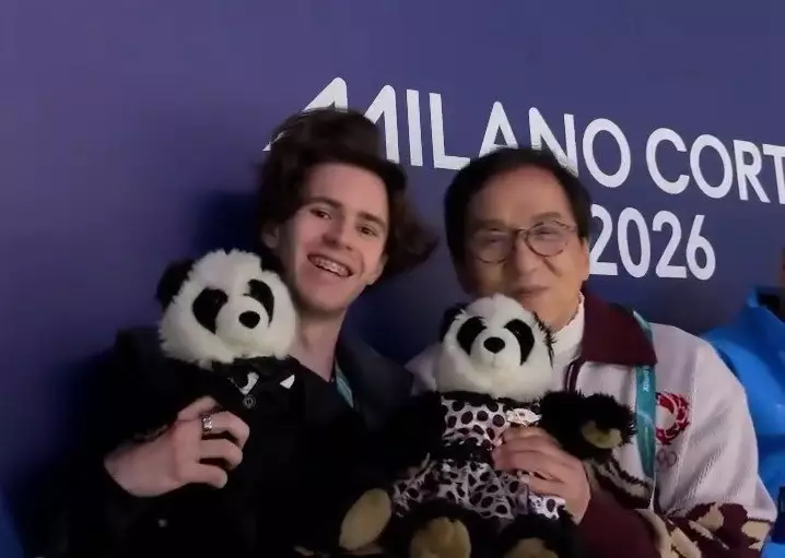 Джеки Чан «Кунг-фу панда» билеген қазақ спортшысына тосынсый жасады