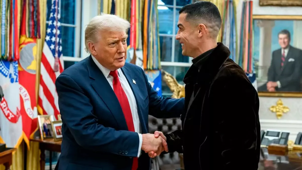 "Сен бізге Америкада керексің": Трамп Роналдуға көпшілік алдында ерекше ұсыныс жасады