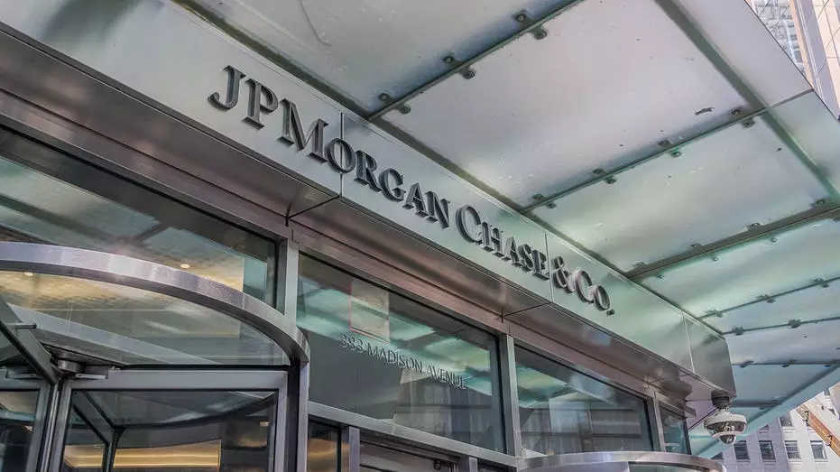 JPMorgan признал закрытие банковских счетов, связанных с Трампом, после беспорядков в Капитолии 6 января на фоне иска на $5 млрд.