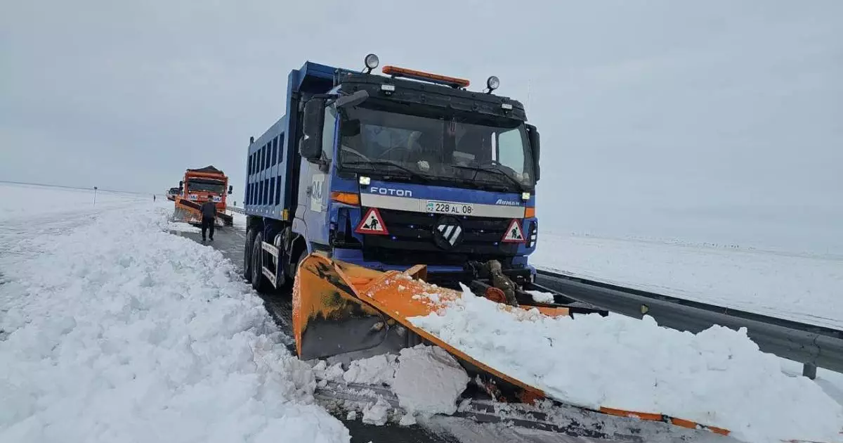  ШҚО-да жолды тазалау жұмыстарынан кейін жол қызметінің маманы қаза тапты 