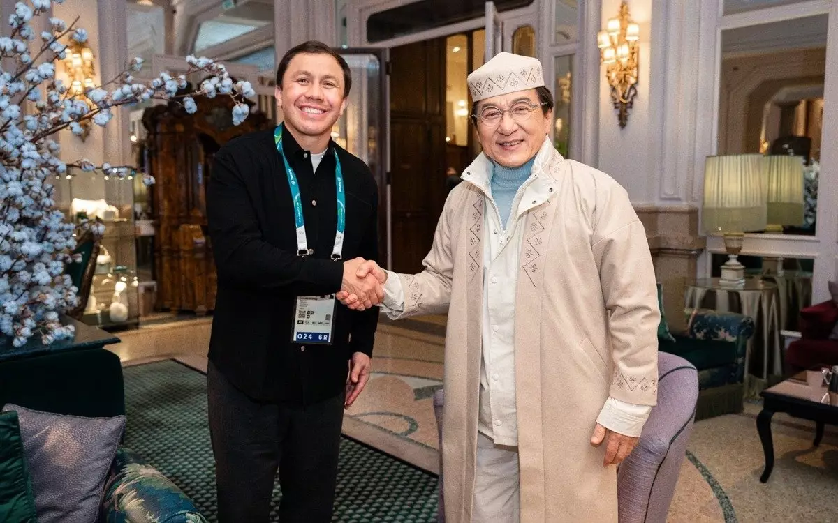 Головкин Джеки Чанға шапан жапты