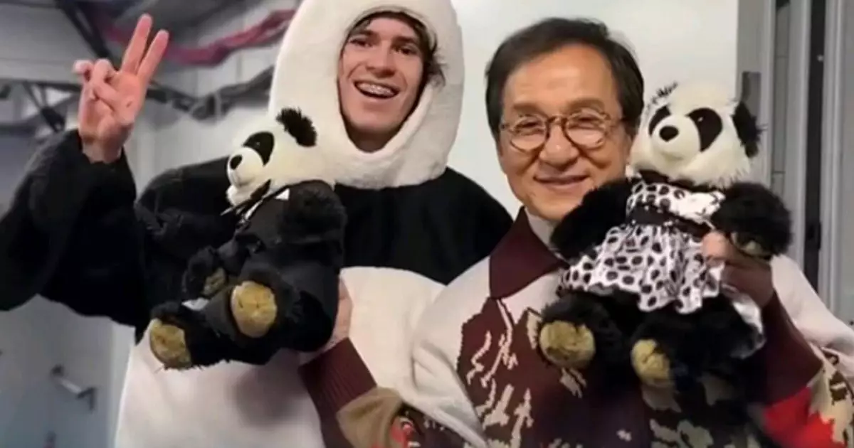  Джеки Чан Михаил Шайдоровты Олимпиададаның гала-кешінде құттықтады 