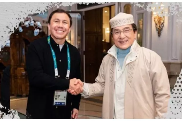 Геннадий Головкин Джеки Чанға ерекше сый тарту етті