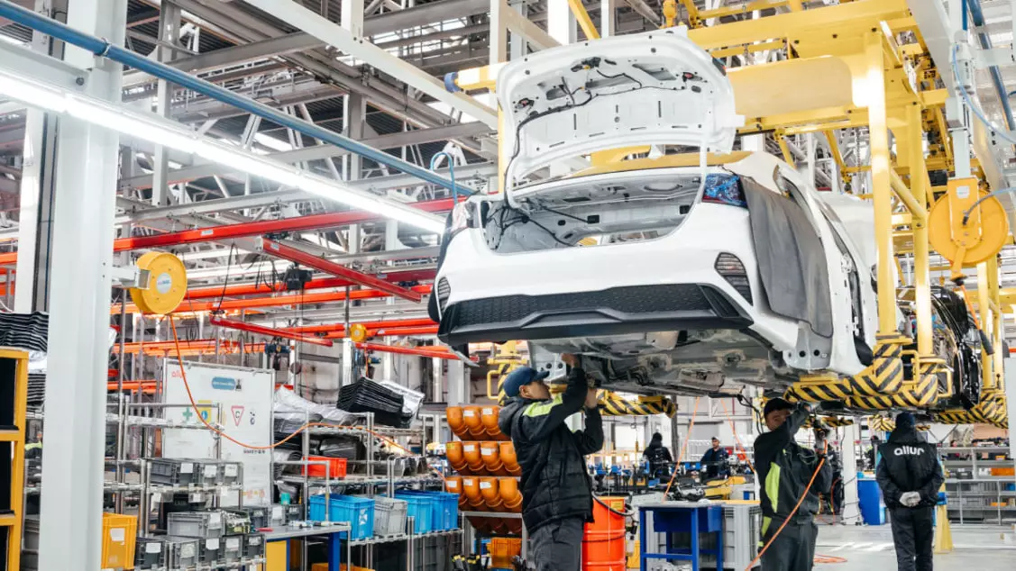 Работники завода Allur поддержали проект новой Конституции на встрече с руководством