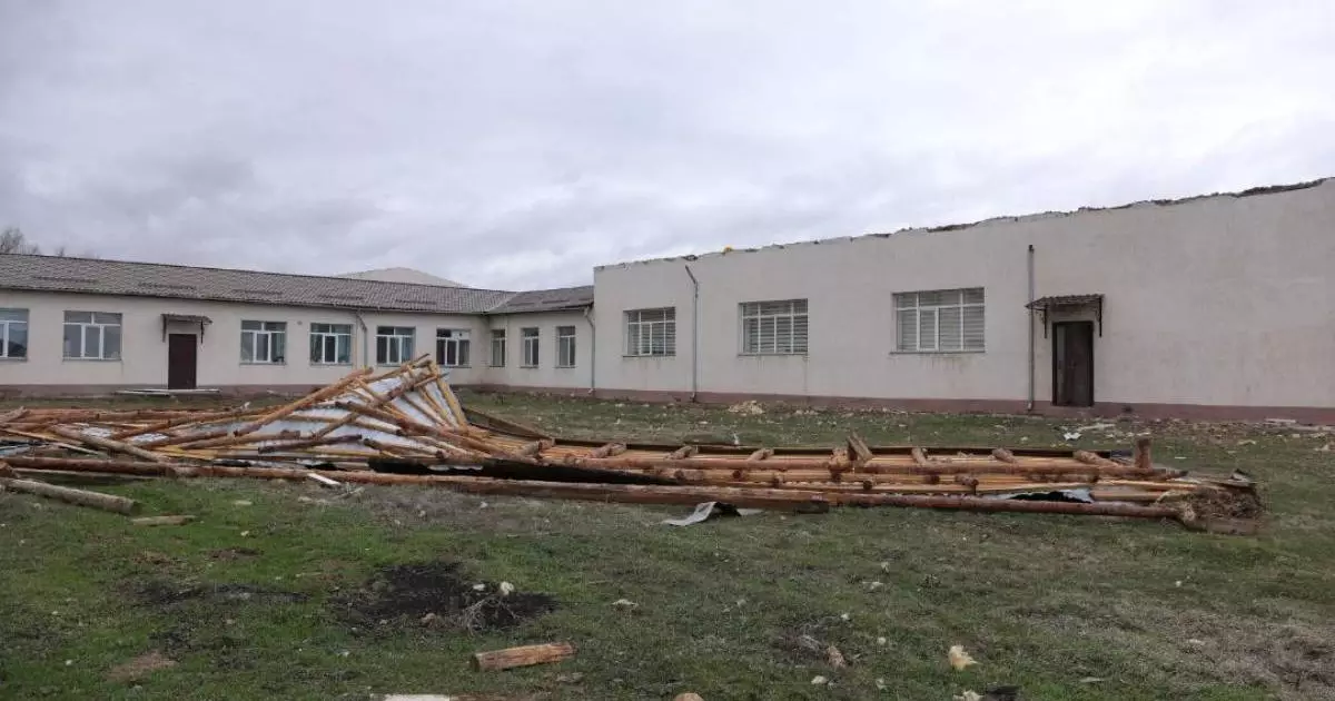  Мектептер мен үйлер зақымданды: Қазақстанның оңтүстігінде ТЖ режимі жарияланды 
