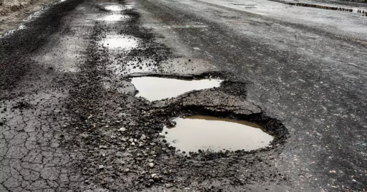   Шымкентте жаңбырдан кейін жер опырылып, тұрғындар сусыз қалды   