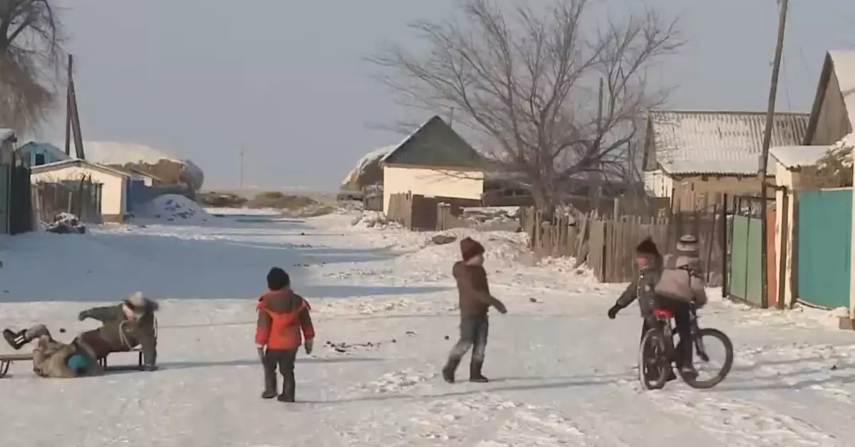 "1,5 миллион теңге, 10 сиыр мен бір жылқы беріледі": Семейде әкімдік тұрғындарды ауылға көшуге шақыруда