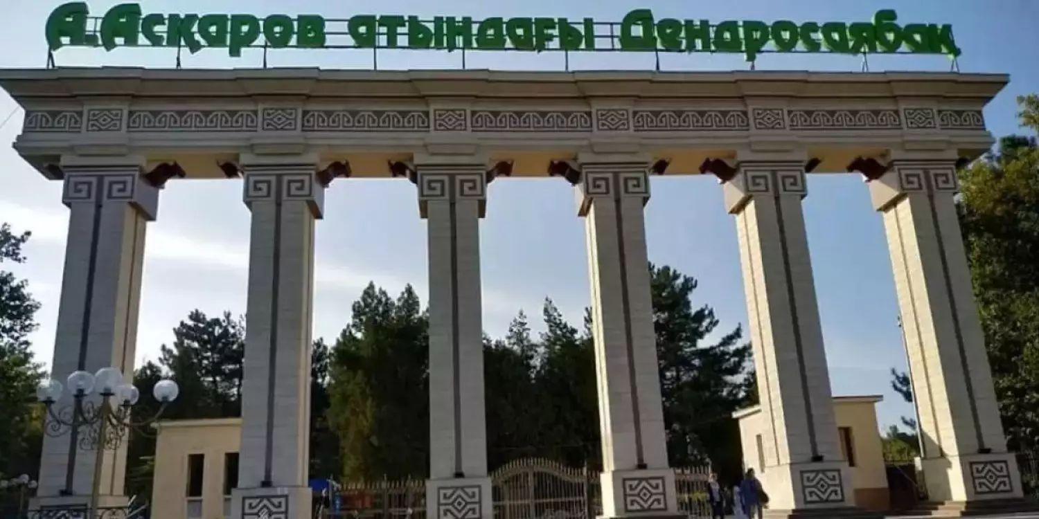 Шымкентте дендросаябақтан ағашқа асылған ер адамның денесі табылды