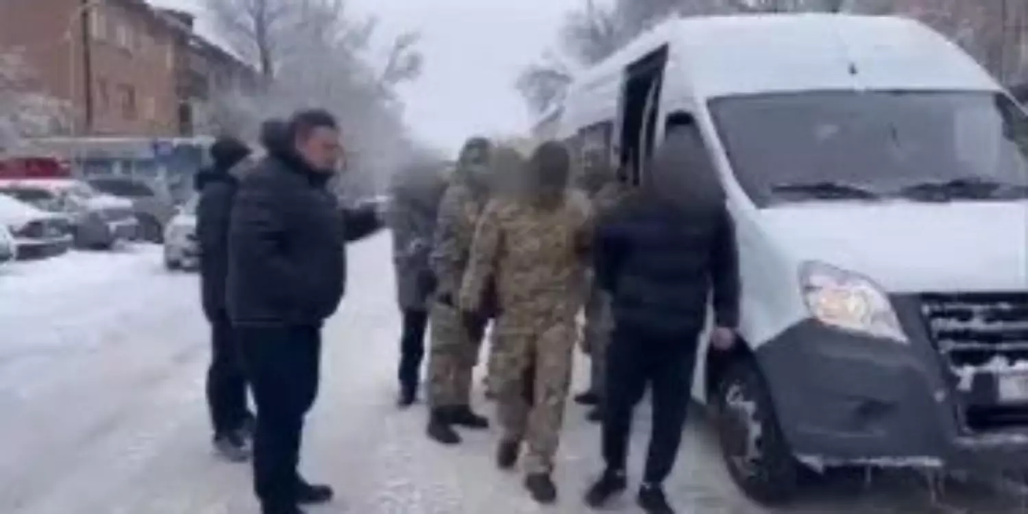 Қарағандыда пәтер тонаумен айналысқан топ ұсталды: 3 ер адам қамауға алынды