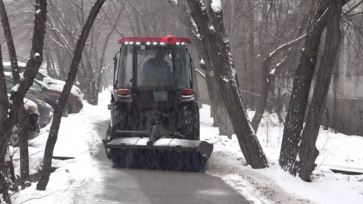 ШҚО-да жол тазалау кезінде жүргізуші қаза тапты