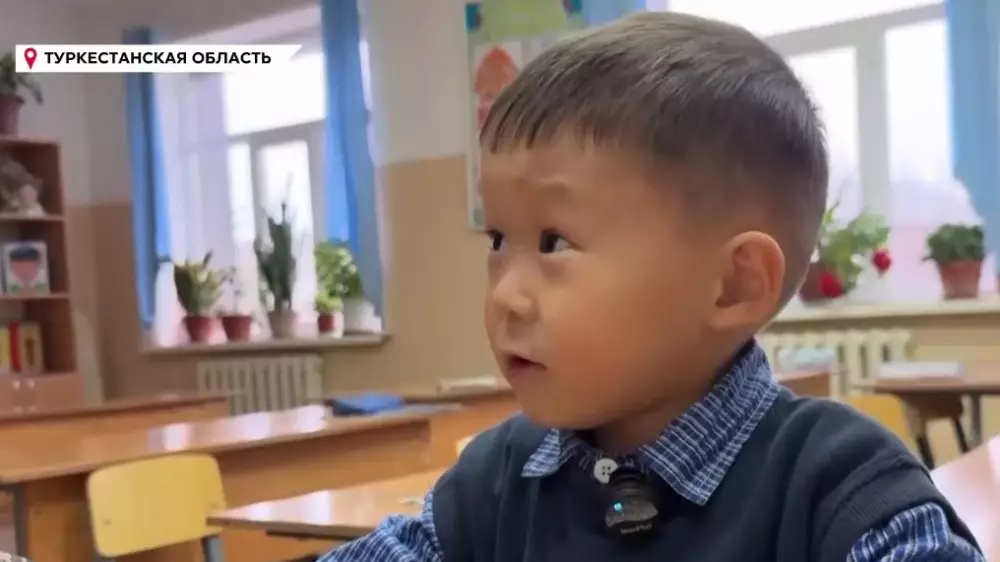 В Туркестанской области четырёхлетний мальчик-вундеркинд поступил в первый класс