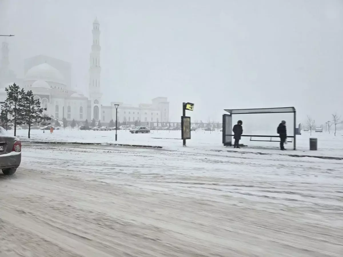 Астану накрыла метель: в аэропорту задерживаются авиарейсы