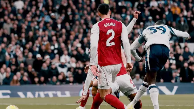 "Арсенал" разгромил "Тоттенхэм" и оторвался от "Ман Сити" в АПЛ