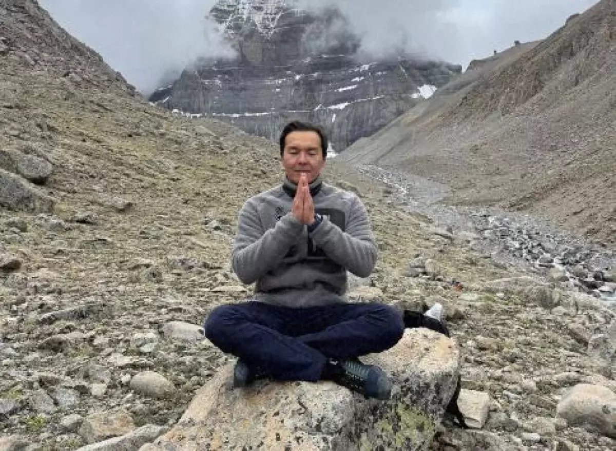 Внук Назарбаева пригласил алматинцев в горы на купание и деловой завтрак