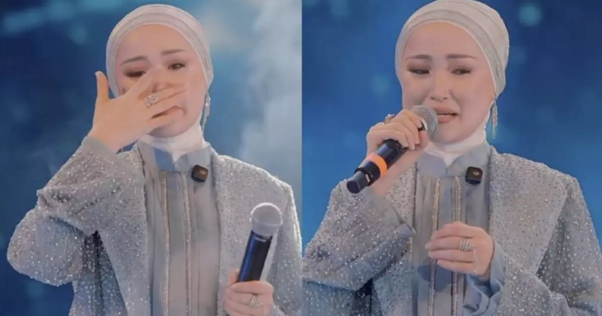  «Бақытты болуға лайықсың»: Махаббат туралы ән орындаған Мөлдір Әуелбекова сахнада жылап қалды (ВИДЕО) 