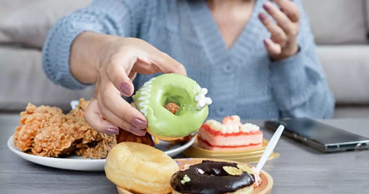  Күйзеліс кезінде неге кей адамдар тоқтаусыз тамақ ішіп, кейбірінің тәбеті қашып кетеді? 