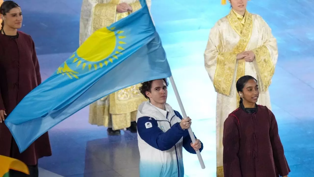 Михаил Шайдоров қысқы Олимпиаданың жабылу салтанатында Қазақстан туын ұстап шықты   