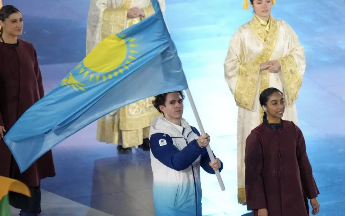 Қысқы Олимпиаданың жабылу салтанаты: Михаил Шайдоров Қазақстан туын ұстап шықты (ФОТО)