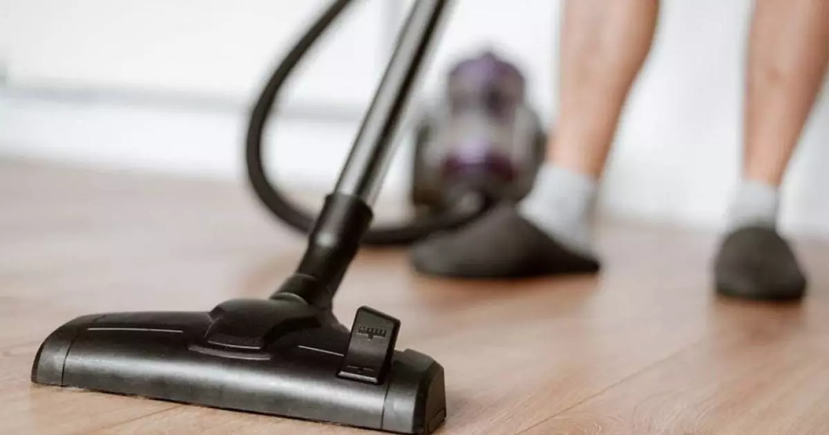  `Көршілері көріп қалған`: Шаңсорғышпен `жыныстық қатынасқа` түскен ер адам қамауға алынды 