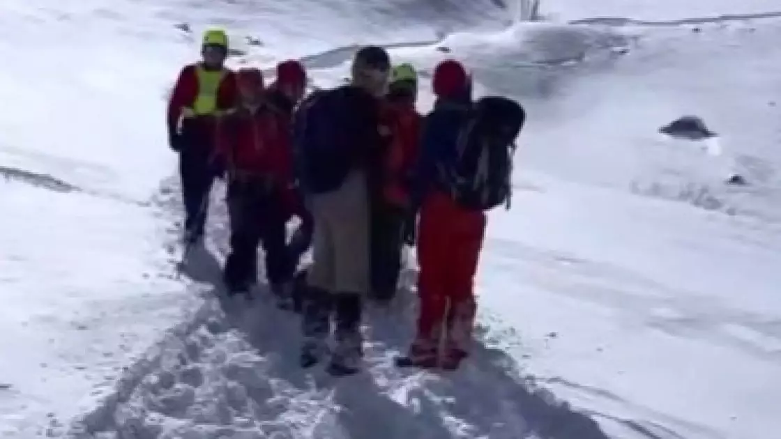 Алматыда қар көшкінінің астында қалған турист көз жұмды 