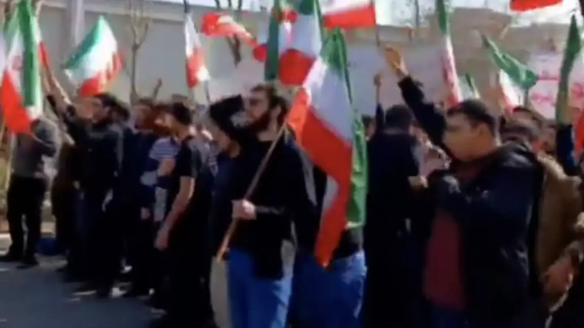 Иранда студенттер бас көтерді