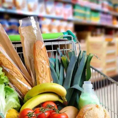 Социально значимые продукты исчезают с полок: бизнес заявляет о сбоях в поставках