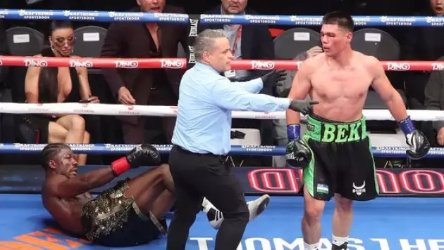 Әуесқойда Жәнібекті сан соқтырған өзбек боксшы нокаутпен жеңіске жетті