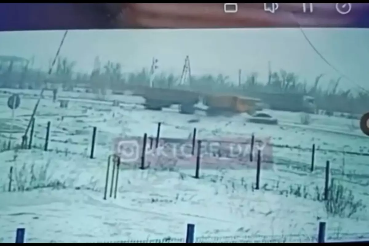 Ақтөбе облысында КамАЗ бен жеңіл көлік соқтығысып, бір адам көз жұмды (ВИДЕО)