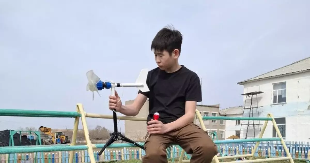  Павлодар облысында оқушы кулер мен пластиктен жел генераторын құрастырды 