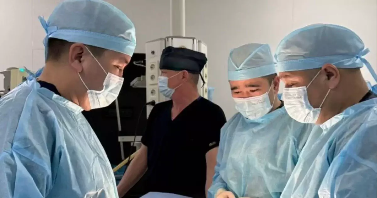 Шымкентте 8 жасар баланың асқазанынан бір бума шаш алынды