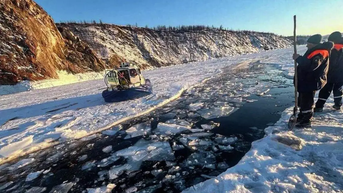 7 турист ажал құшты: Байкал көлінде мұз жарылып кеткен