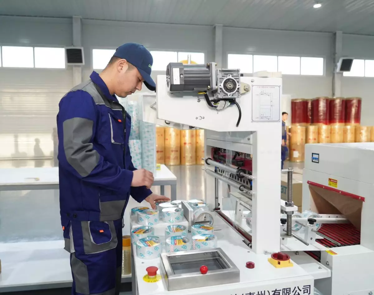 В Туркестане открылся завод по производству полиэтиленовой упаковки от скотча