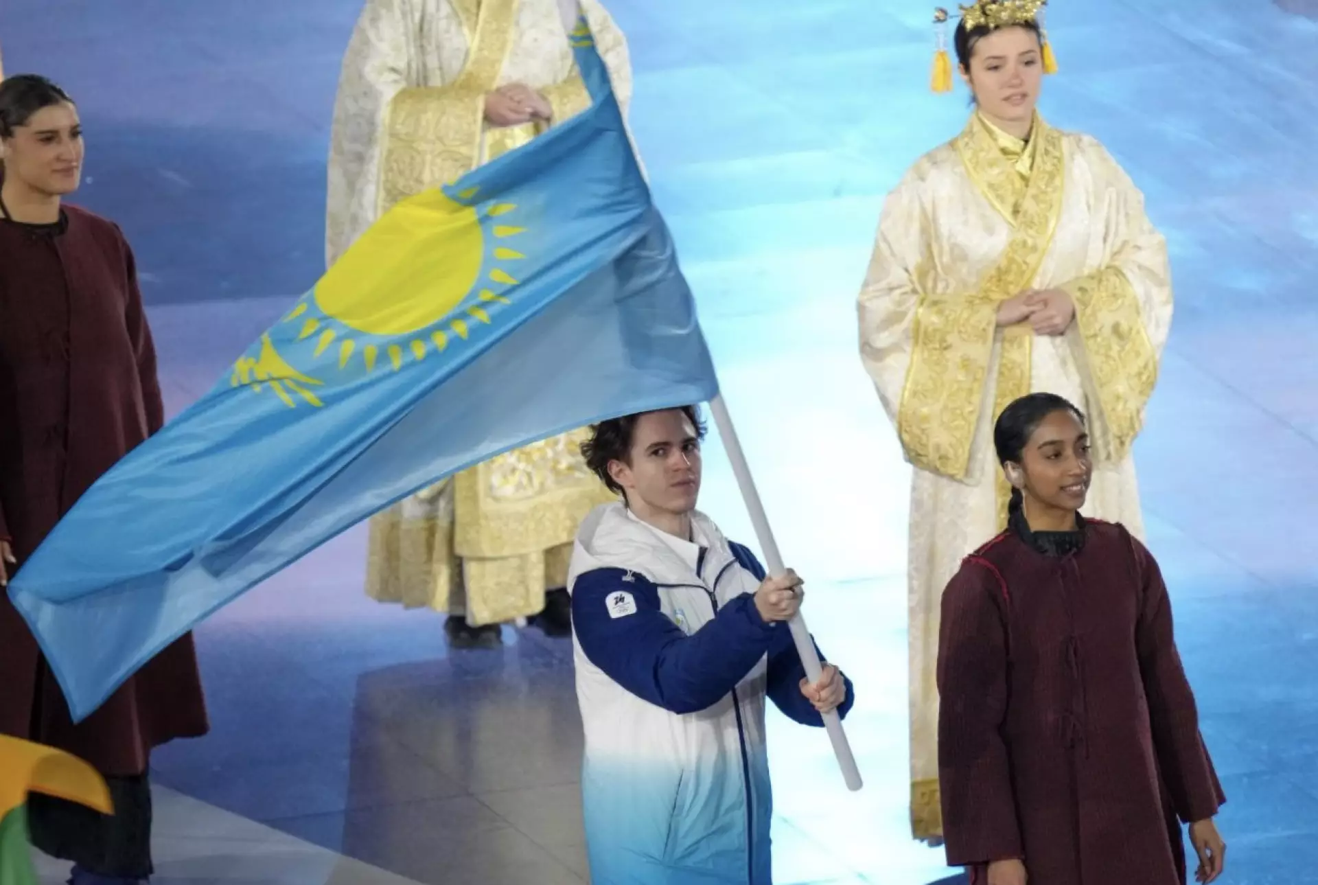 Шайдоров стал знаменосцем Казахстана на церемонии закрытия Олимпиады