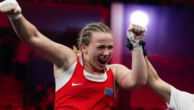 Алтын үшін айқас! Қазақстандық боксшы кіші ӘЧ финалына өтті