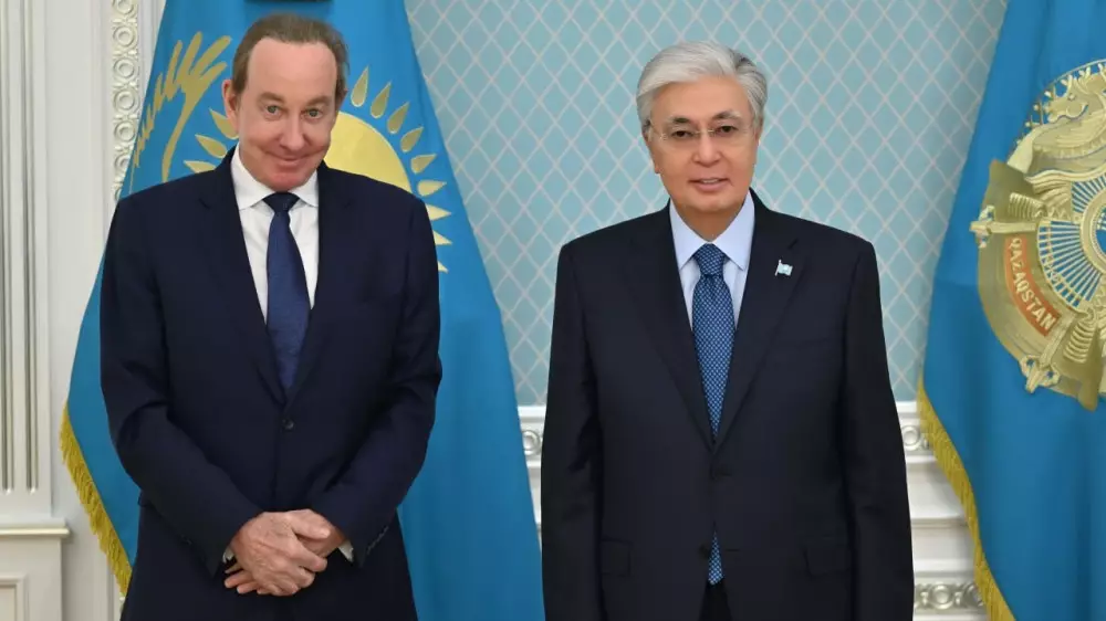 Прямой рейс до США: Президент Токаев принял Питера Фостера
