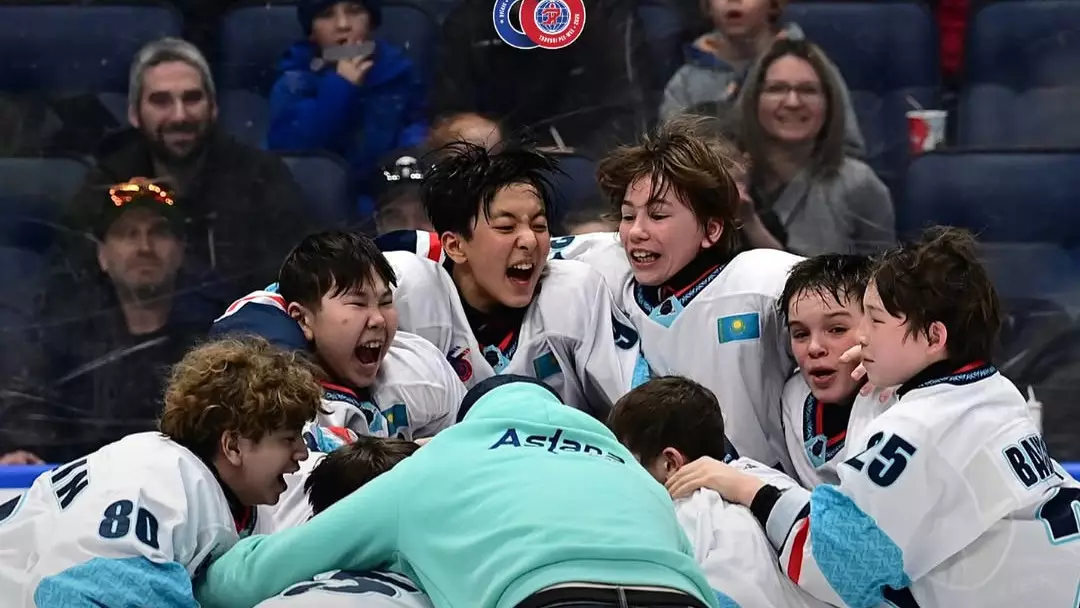 Президент балалар хоккей командасын тарихи жеңісімен құттықтады