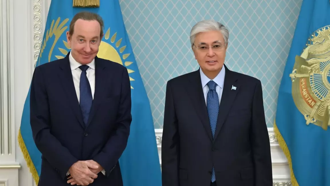 АҚШ-қа тікелей рейстер ашу: Тоқаев Питер Фостермен маңызды мәселені талқылады