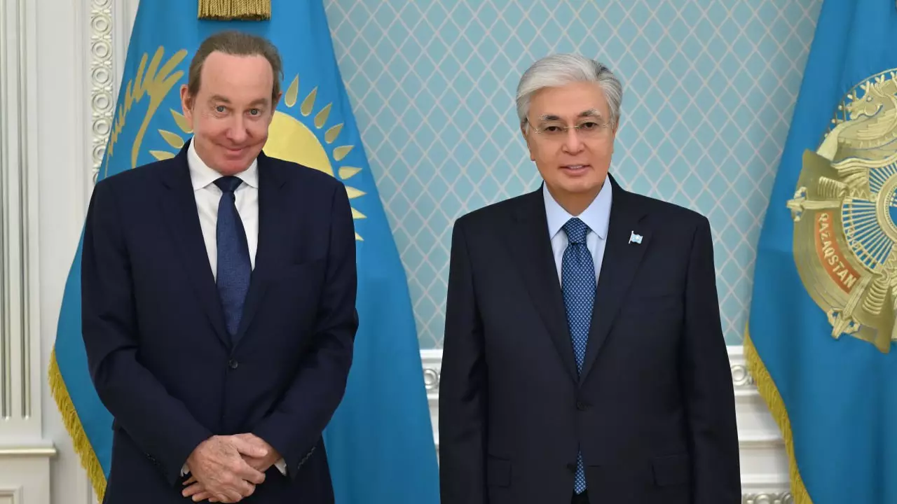 “Қазақстан мен АҚШ арасында тікелей әуе қатынасын ашу“: Президент Питер Фостерді қабылдады