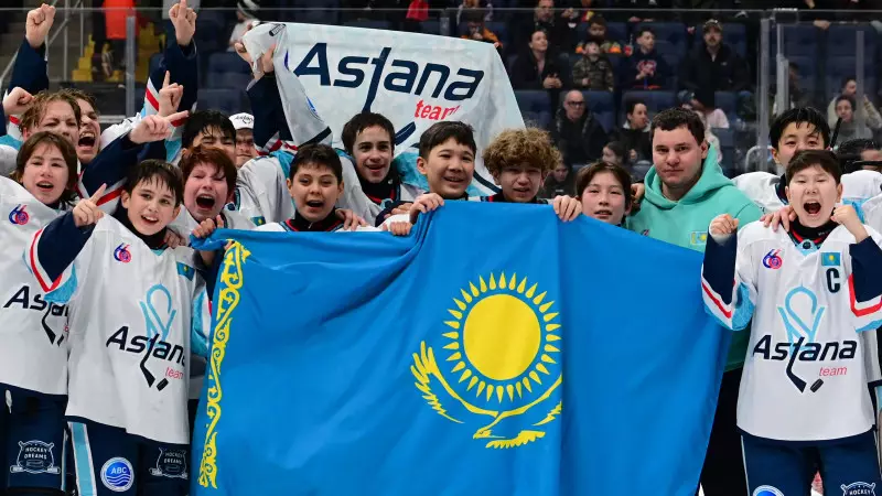 Қазақстандық хоккейшілер Канадада тарихи жеңіске қол жеткізді