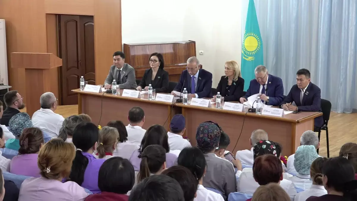 Сұлтанбек Мәкежанов: Конституция жобасындағы нақты көрсетілген мәселе – медицина қызметкерлерінің қауіпсіздігі