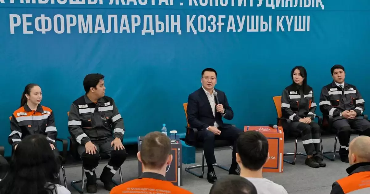  Ақсу жастары облыс әкімімен жаңа Конституция жобасын талқылады 