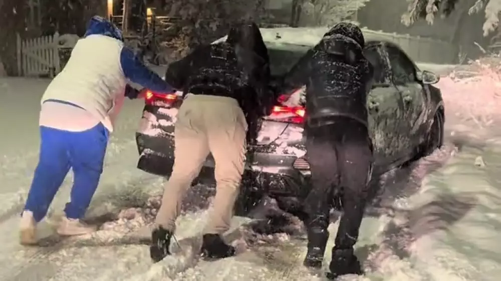 Снежный шторм парализовал Нью-Йорк: жители города готовятся к худшему сценарию